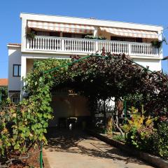 Apartments Luka & Sara