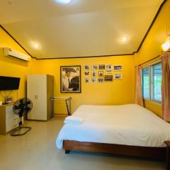 บ้านกลางสวนผึ้ง