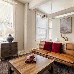 Downtown Playhouse Loft w Gym, Sauna, Parking & WiFi