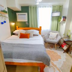 Chill Vibes in Ridgewood near NAIA Terminal 3, BGC and Venice with Lap pool, WIFI and Netflix