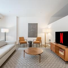 Chic Old Montreal Retreat - Iconic Location