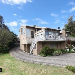 Outlook 1 Townhouse, Sleeps 6 close to beach, Bermagui