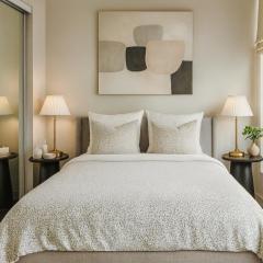 Stunning Renovated 2-Bedroom Suite in the Heart of Downtown