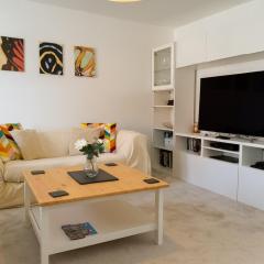 Exeter Modern House Retreat With Private Garden & Parking