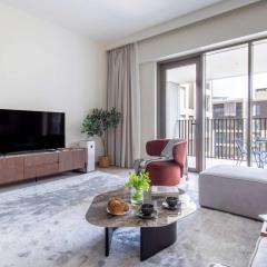 Modern 2BR w Pool View in Dubai Creek Harbour