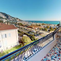 Nice 2P with terrace and side sea view