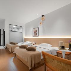 Summer & Chihiro Hotel