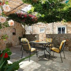 Beautiful Apartment In Bol With Wifi