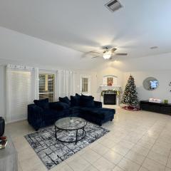 Katy Getaway - Relaxed 3BR Home with Serene Views