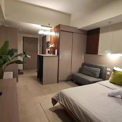Cozy Stay near IT Park, pool, netflix, fast wifi, gym