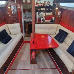 Large quiet sailboat with all comforts