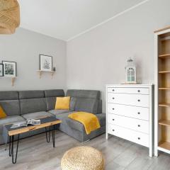 Elegant Apartment in Poznań with Parking, Garden and Bathtub by Noclegi Renters