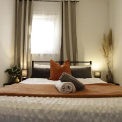 NEW LISTING SALE! Town Centre 2-Bed Spacious Apartment Train Station WIFI