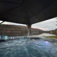 Spa & Lake Access - Chalet Le Ptit Leo