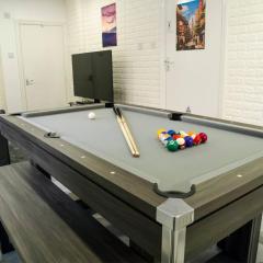 Modern 4-Bed Retreat in Prestwich, Perfect for Weekend Getaways