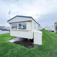 Lovely 8 Berth Caravan For Hire In Essex At Naze Marine Park Ref 17181P