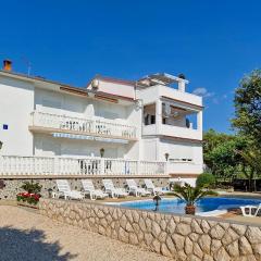 Stunning Apartment In Rab