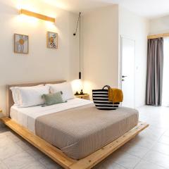 Capella Skiathos, Town