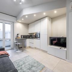 Navigli bilocale moderno con balcone sul giardino