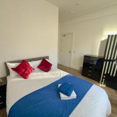 Tuebrook House 7 Bed with En-suite Sleeps 13
