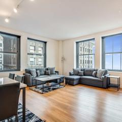 Downtown Chicago Stay with Free In & Out Parking 1