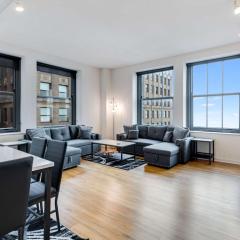 Downtown Chicago Stay with Free In & Out Parking 2