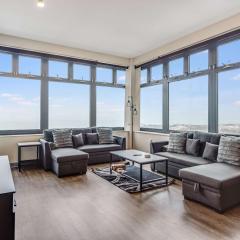 Downtown Chicago Stay with Free In & Out Parking 6