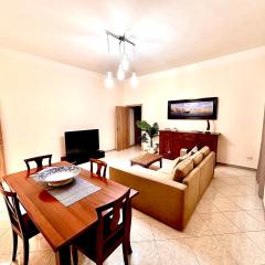 Vacanze Napoli Centrale - Appartamento di lusso 130 mq vicino alla Stazione Centrale e al Centro Storico -Luxury 130 sqm apartment near Central Station and Old Town