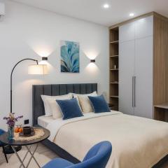 Warm room with shared bathroom and kitchen near Mega Park for girls