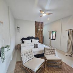 Cozy Seaview Studio Walk to Beach