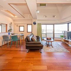 台東区寝室4つと広々吹き抜けリビングのメゾネットタイプのお家