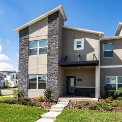 Awesome 5 br townhome with pool by Disney