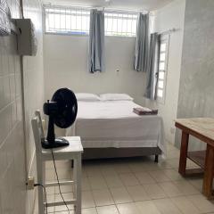 Quarto com cozinha e banheiro privado 130m da praia 5