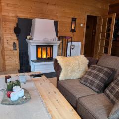 Enjoy Cozy Nigth In This Traditional Log Cabin