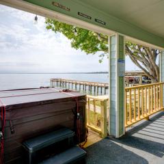 Private Pier, Porch! Quiet Lake Livingston Retreat