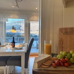 Panoramic views of mountains and rivers - In the middle of Voss