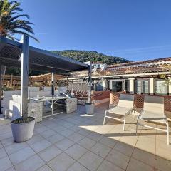 Appartement 2 à 4 personnes avec grande terrasse aménagée et pergola à 300m de la plage de Pramousquier - Le Lavandou