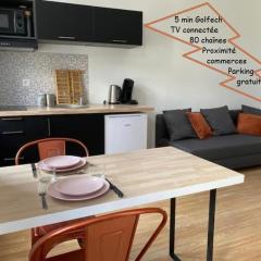 V2 Studio avec balcon, plein centre - 5 min Golfech