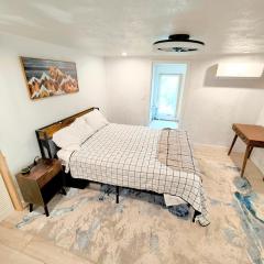 Small Town Mountain Side Home Close to Nature and Parks