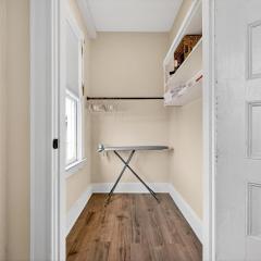 Charming Early 1900s 1BR Loft in Prime Location with Free Parking