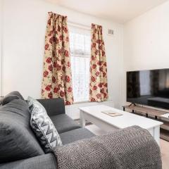 Convenient 2BR House with Great Transport Links