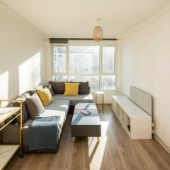 Spacious 4-Bedroom Split-Level Flat Near Mile End