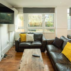 Stepney Green Haven: Modern 4-Bed Garden Retreat