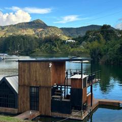 Cabaña flotante con jacuzzi