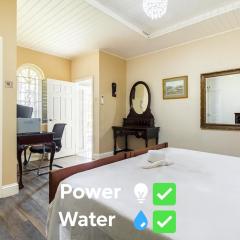 Sleek 4PPL Apartment, Gated, Parking Wifi Pool Yes we have Power and Water