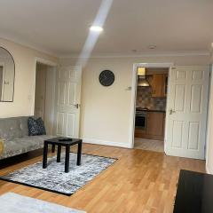 Cozy apartment, sleeps 4 with TV