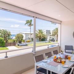 Living the dream, 7a Sandy Point Rd - views, air con, linen