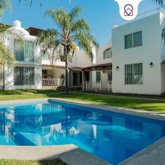 Family House with Pool and Jacuzzi in Morelos