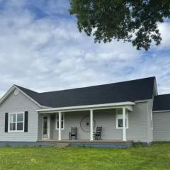 Doe Ridge – Hilltop Country Home with Hot Tub ➠ 2049