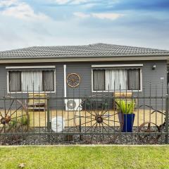 Spacious Central Stay on Olive